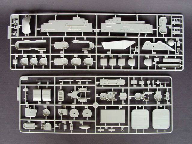 小号手 05604 美国CV-13富兰克林号航空母舰1944年