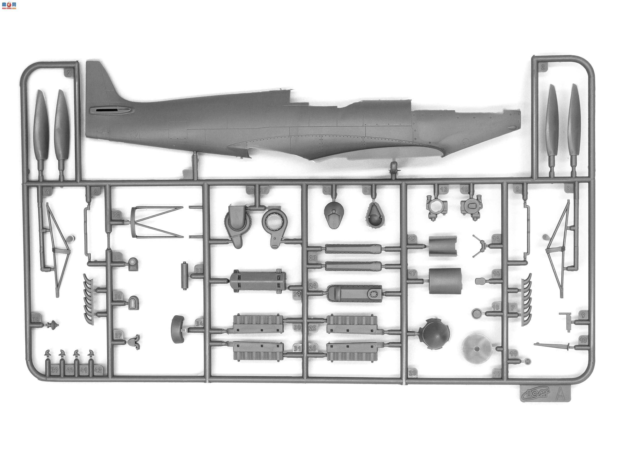 ICM 战斗机 48065 二战美国空军战斗机 喷火 Mk.VIII