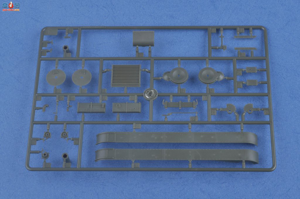 HobbyBoss ̹ 82499 AT-1л