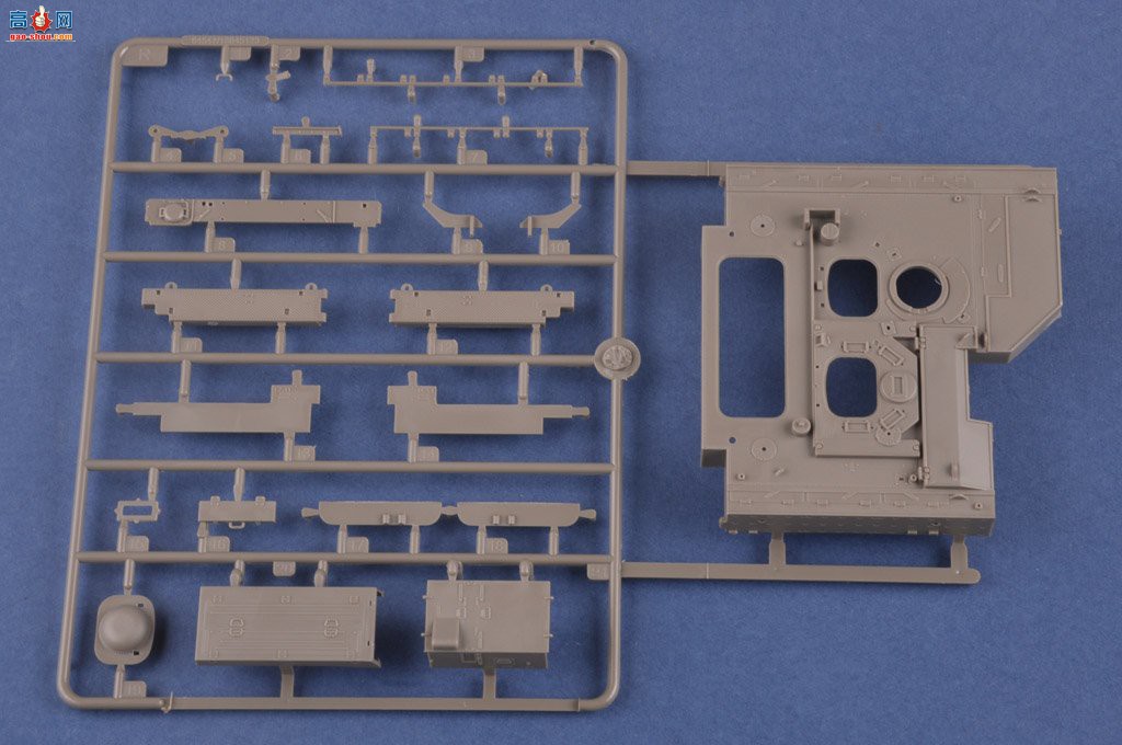 HobbyBoss 84547 以色列国防军PUMA战斗工程车-